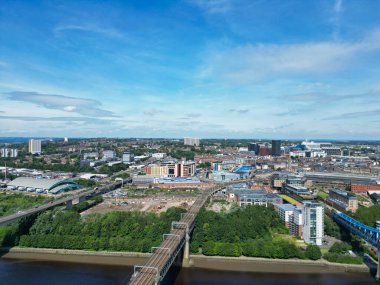 Kuzey İngiltere 'deki Tyne Nehri' nden Merkez Newcastle City 'nin hava görüntüsü. 19 Temmuz 2024, Drone 'un Kamerası.