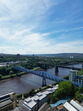 Kuzey İngiltere 'deki Tyne Nehri' nden Merkez Newcastle City 'nin hava görüntüsü. 19 Temmuz 2024, Drone 'un Kamerası.