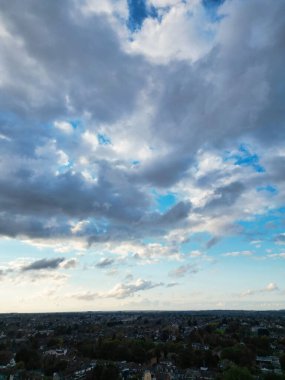 12 Ekim 2024 'te İngiltere şehir merkezine yakın olan Luton City Residential District Yüksek Açılı Manzarası