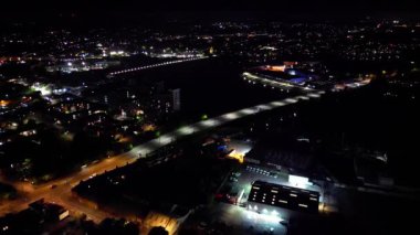 Aydınlanmış Southampton Rıhtım ve Liman Şehir Merkezinin Karanlık Gece Hava Görüntüleri. İngiltere Birleşik Krallığı. Yüksek Açılı Drone 'un Kamera Görüntüsü 16 Mayıs 2024' te Yüksek İrtifa 'dan Yakalandı