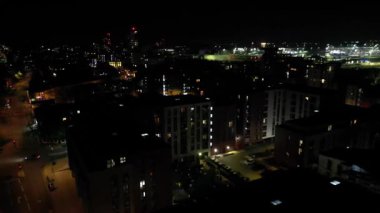 Aydınlanmış Southampton Rıhtım ve Liman Şehir Merkezinin Karanlık Gece Hava Görüntüleri. İngiltere Birleşik Krallığı. Yüksek Açılı Drone 'un Kamera Görüntüsü 16 Mayıs 2024' te Yüksek İrtifa 'dan Yakalandı