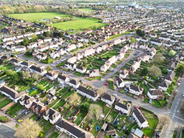 Bedford City Bedfordshire 'ın Hava Görüntüsü, İngiltere Rüzgarlı ve Bulutlu Gün sırasında. 5 Nisan 2024. Yüksek Açılı Görüntü İHA 'nın Kamerasıyla Yakalandı.