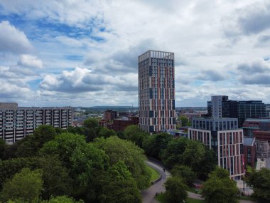İngiltere 'nin güneybatısındaki Central Bristol City' de bulunan binaların havadan görüntüsü. 27 Mayıs 2024. Yüksek Açılı Kamera, İHA 'nın Yüksek İrtifa Kamerası ile çekildi..