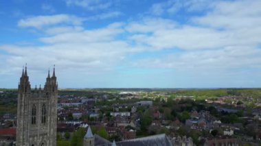 Güneydoğu İngiltere 'nin tarihi Canterbury şehrinin hava görüntüleri. 20 Nisan 2024, Yüksek Açılı Görüntü İHA 'nın Yüksek İrtifa Kamerasıyla Yakalandı