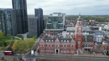 Batı Croydon Londra Başkent Turu Yüksek Açı Manzarası. İngiltere 'nin merkezi Londra' sı. Hava Görüntüsü İHA 'nın Kamerasıyla 24 Nisan 2023' te çekildi.