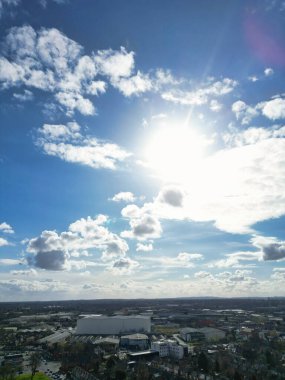 Gün batımında İngiltere 'nin Birmingham şehrinin hava görüntüsü. 30 Mart 2024 'te Drone' un Kamerasıyla Hava Görüntüsü Yakalandı