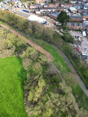 Gün batımında İngiltere 'nin Birmingham şehrinin hava görüntüsü. 30 Mart 2024 'te Drone' un Kamerasıyla Hava Görüntüsü Yakalandı