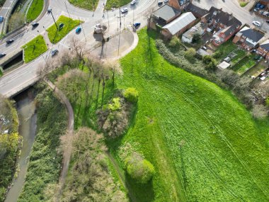 Gün batımında İngiltere 'nin Birmingham şehrinin yüksek açılı görüntüsü. 30 Mart 2024 'te Drone' un Kamerasıyla Hava Görüntüsü Yakalandı
