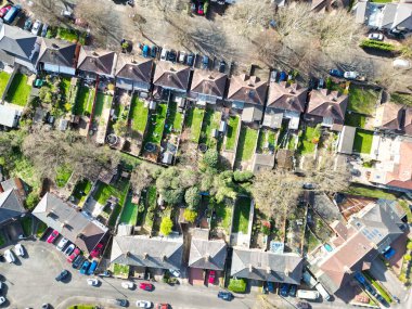 Gün batımında İngiltere 'nin Birmingham şehrinin yüksek açılı görüntüsü. 30 Mart 2024 'te Drone' un Kamerasıyla Hava Görüntüsü Yakalandı