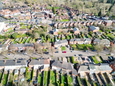 Gün batımında İngiltere 'nin Birmingham şehrinin yüksek açılı görüntüsü. 30 Mart 2024 'te Drone' un Kamerasıyla Hava Görüntüsü Yakalandı