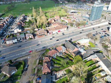 Gün batımında İngiltere 'nin Birmingham şehrinin yüksek açılı görüntüsü. 30 Mart 2024 'te Drone' un Kamerasıyla Hava Görüntüsü Yakalandı