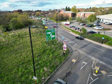 Gün batımında İngiltere 'nin Birmingham şehrinin yüksek açılı görüntüsü. 30 Mart 2024 'te Drone' un Kamerasıyla Hava Görüntüsü Yakalandı
