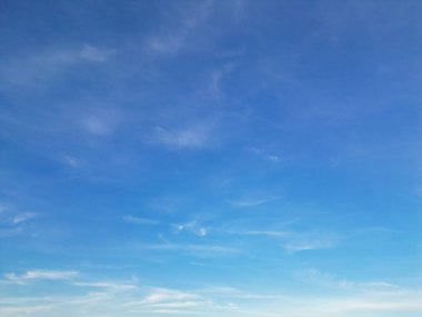 Birleşik Krallık 'ın Beachy Head Burun Bölgesi' ndeki İngiliz Turist Çekimi 'nin Yüksek Açı Manzarası ve Doğu Sussex, İngiltere' deki Okyanus. Drone 'un Kamera Görüntüsü 10 Mayıs 2024' te çekildi.