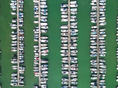 Brighton ve İngiltere 'nin Hove şehrindeki British Beach ve Ocean' ın en güzel hava manzarası. Yüksek açılı En Çok Aranan İngiliz Turist Çekimi 9 Mayıs 2024 'te yakalandı