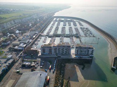 Brighton ve İngiltere 'nin Hove şehrindeki British Beach ve Ocean' ın en güzel hava manzarası. Yüksek açılı En Çok Aranan İngiliz Turist Çekimi 9 Mayıs 2024 'te yakalandı