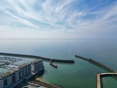 Brighton ve İngiltere 'nin Hove şehrindeki British Beach ve Ocean' ın en güzel hava manzarası. Yüksek açılı En Çok Aranan İngiliz Turist Çekimi 9 Mayıs 2024 'te yakalandı