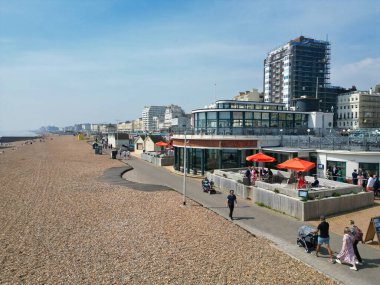 Brighton ve İngiltere 'nin Hove şehrindeki British Beach ve Ocean' ın en güzel hava manzarası. Yüksek açılı En Çok Aranan İngiliz Turist Çekimi 9 Mayıs 2024 'te yakalandı