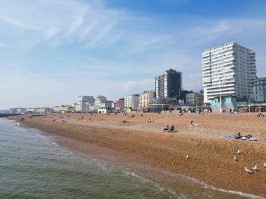 Brighton ve İngiltere 'nin Hove şehrindeki British Beach ve Ocean' ın en güzel hava manzarası. Yüksek açılı En Çok Aranan İngiliz Turist Çekimi 9 Mayıs 2024 'te yakalandı