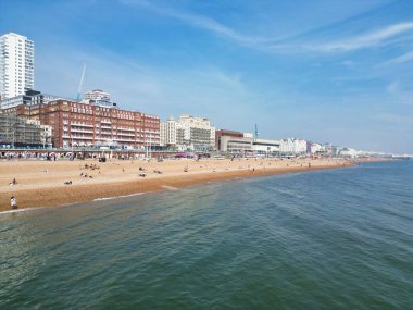 Brighton ve İngiltere 'nin Hove şehrindeki British Beach ve Ocean' ın en güzel hava manzarası. Yüksek açılı En Çok Aranan İngiliz Turist Çekimi 9 Mayıs 2024 'te yakalandı