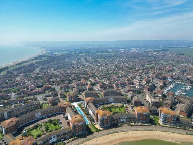 İngiltere 'nin Eastbourne Okyanusu' nun en güzel İngiliz Turist Çekimi Deniz Önü ve Okyanusu Yüksek Açı Manzarası. Hava Görüntüleri İHA 'nın Kamerasıyla 11 Mayıs 2024' te çekildi.