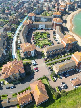 Tarihi Orta Eastbourne Binaları ve İngiltere Şehri Yüksek Açılı Manzarası, İngiltere. Hava Görüntüleri, İHA 'nın Kamerasıyla 11 Mayıs 2024' te Rüzgarlı Gün 'de çekildi.