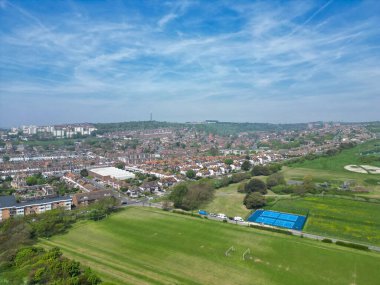 Brighton sahil beldesinin en güzel ve çekici İngiliz Turist Çekimi ve Doğu Sussex Beach City, İngiltere GB. Görüntü İHA 'nın Kamerasıyla 9 Mayıs 2024' te çekildi.