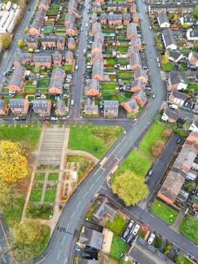 Manchester City 'nin sonbahar sezonu ve İngiltere üzerindeki bulutlu bir gün boyunca hava görüntüsü. Yüksek Açılı Drone 'un Kamera Görüntüsü 29 Ekim 2024' te çekildi.