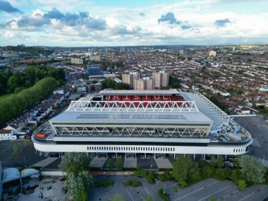 İngiltere 'nin güneybatısındaki merkez Bristol şehrindeki yüksek açılı binaların görüntüsü. Yüksek Açılı Kamera 26 Mayıs 2024 'te İHA' nın Yüksek İrtifa Kamerasıyla çekildi..