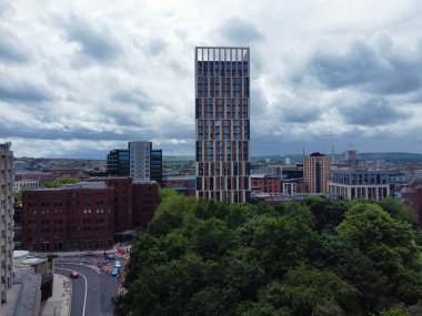 İngiltere 'nin güneybatısındaki merkez Bristol şehrindeki yüksek açılı binaların görüntüsü. Yüksek Açılı Kamera 26 Mayıs 2024 'te İHA' nın Yüksek İrtifa Kamerasıyla çekildi..