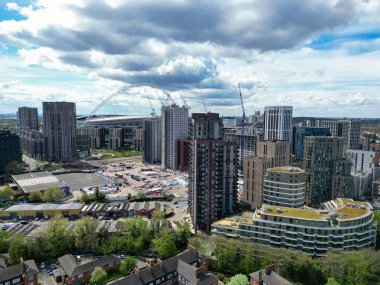İngiltere 'nin Merkez ve Merkez Wembley Londra şehrinin havadan görüntüsü. Yüksek Açılı Kamera 17 Nisan 2024 'te İHA' nın Orta Yükseklikten Kamerası ile yakalandı.