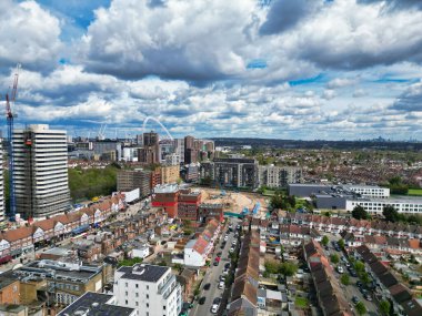 İngiltere 'nin Merkez ve Merkez Wembley Londra şehrinin havadan görüntüsü. Yüksek Açılı Kamera 17 Nisan 2024 'te İHA' nın Orta Yükseklikten Kamerası ile yakalandı.