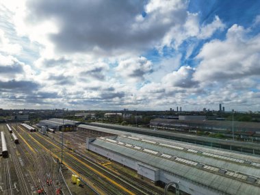 İngiltere 'nin Merkez ve Merkez Wembley Londra şehrinin havadan görüntüsü. Yüksek Açılı Kamera 17 Nisan 2024 'te İHA' nın Orta Yükseklikten Kamerası ile yakalandı.