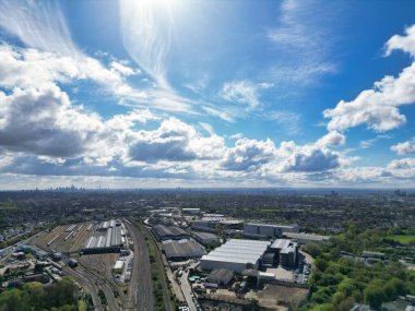 İngiltere 'nin Merkez ve Merkez Wembley Londra şehrinin havadan görüntüsü. Yüksek Açılı Kamera 17 Nisan 2024 'te İHA' nın Orta Yükseklikten Kamerası ile yakalandı.