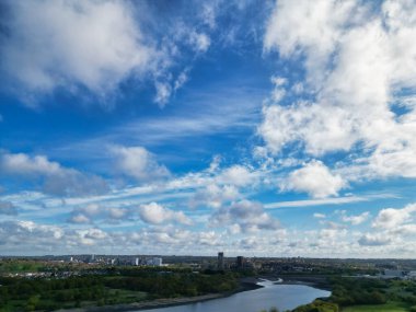İngiltere 'nin Merkez ve Merkez Wembley Londra şehrinin havadan görüntüsü. Yüksek Açılı Kamera 17 Nisan 2024 'te İHA' nın Orta Yükseklikten Kamerası ile yakalandı.