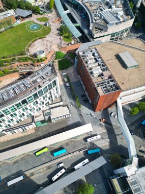 İngiltere 'nin kuzeybatısındaki Liverpool Denizcilik Şehri Tarihi ve Modern Britanya Şehir Merkezi Yüksek Açı Manzarası. Hava Görüntüsü, 5 Mayıs 2024 'te Drone' un Kamerasıyla yakalandı.