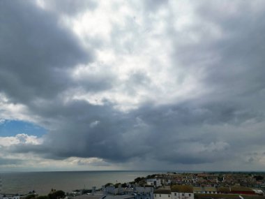 İngiltere 'nin Deniz Kenti' ndeki Merkez Clacton 'ın En Güzel ve Çekici İngiliz Turist Çekimi Yüksek Açı Manzarası. Hava Görüntüleri 21 Mayıs 2024 'te çekildi.