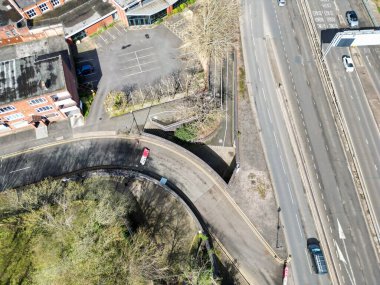 İngiltere Merkez Coventry Şehir Merkezi 'ndeki şehir merkezinin hava görüntüsü. Drone 'un kamerası 30 Mart 2024' te Orta Yükseklikten Parlak Güneşli Gün 'de çekildi.