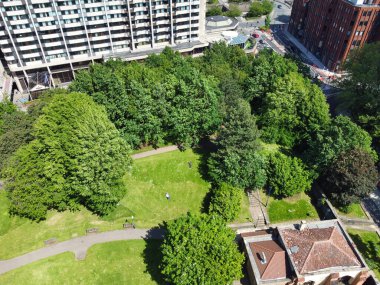 İngiltere 'nin güneybatısındaki Central Bristol City' deki hava manzaralı binalar. Yüksek Açılı Kamera, 27 Mayıs 2024 'te İHA' nın Yüksek İrtifa Kamerasıyla çekildi..