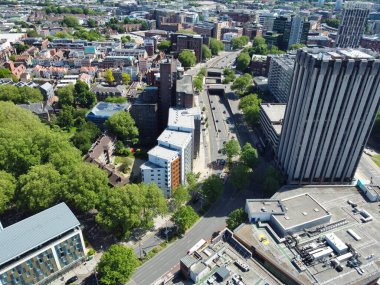 İngiltere 'nin güneybatısındaki Central Bristol City' deki hava manzaralı binalar. Yüksek Açılı Kamera, 27 Mayıs 2024 'te İHA' nın Yüksek İrtifa Kamerasıyla çekildi..