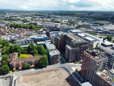 İngiltere 'nin güneybatısındaki Central Bristol City' deki hava manzaralı binalar. Yüksek Açılı Kamera, 27 Mayıs 2024 'te İHA' nın Yüksek İrtifa Kamerasıyla çekildi..