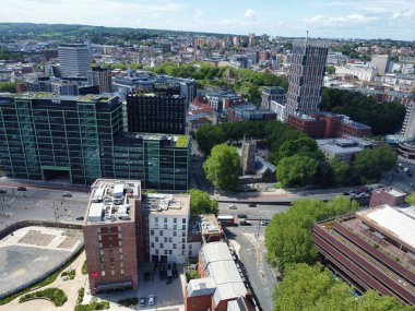 İngiltere 'nin güneybatısındaki Central Bristol City' deki hava manzaralı binalar. Yüksek Açılı Kamera, 27 Mayıs 2024 'te İHA' nın Yüksek İrtifa Kamerasıyla çekildi..