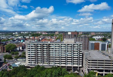 İngiltere 'nin güneybatısındaki Central Bristol City' deki hava manzaralı binalar. Yüksek Açılı Kamera, 27 Mayıs 2024 'te İHA' nın Yüksek İrtifa Kamerasıyla çekildi..