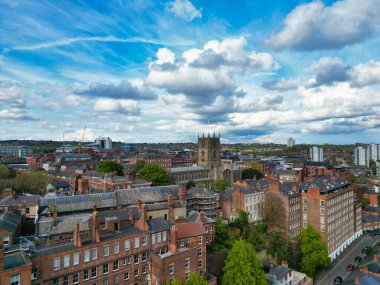 İngiltere 'nin Doğu Midlands Bölgesi' ndeki Merkez Northampton City 'deki yüksek açılı binaların manzarası. Hava Görüntüsü, 26 Nisan 2024 'te İHA' nın Orta Yükseklikten Kamerası ile yakalandı.