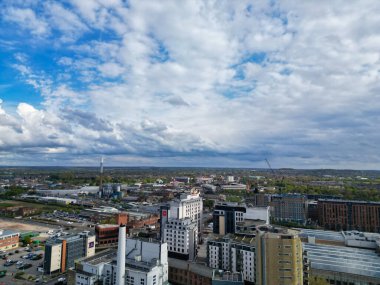 İngiltere 'nin Doğu Midlands Bölgesi' ndeki Merkez Northampton City 'deki yüksek açılı binaların manzarası. Hava Görüntüsü, 26 Nisan 2024 'te İHA' nın Orta Yükseklikten Kamerası ile yakalandı.