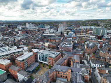 İngiltere 'nin Doğu Midlands Bölgesi' ndeki Merkez Northampton City 'deki yüksek açılı binaların manzarası. Hava Görüntüsü, 26 Nisan 2024 'te İHA' nın Orta Yükseklikten Kamerası ile yakalandı.