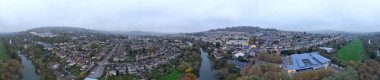 İngiltere 'nin Somerset, İngiltere' nin kuzeydoğusunda yer alan tarihi Walcot Bath City Havacılık Panoramik Manzarası. 5 Kasım 2024 'te İHA Kamerasıyla Yüksek Açılı Görüntü Çoğunlukla Bulutlu Sabah Vaktinde çekildi.