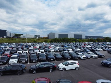 Birleşik Krallık Leeds City 'deki Endüstriyel Estate ve Depoların Yüksek Açı Manzarası. Hava Görüntüsü İHA 'nın Kamerasıyla 12 Haziran 2024' te Orta Yükseklikten çekildi..