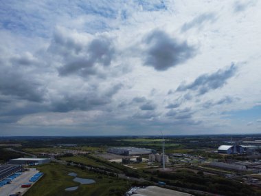 Birleşik Krallık Leeds City 'deki Endüstriyel Estate ve Depoların Yüksek Açı Manzarası. Hava Görüntüsü İHA 'nın Kamerasıyla 12 Haziran 2024' te Orta Yükseklikten çekildi..