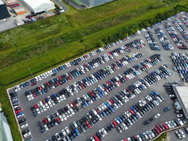 Birleşik Krallık Leeds City 'deki Endüstriyel Estate ve Depoların Yüksek Açı Manzarası. Hava Görüntüsü İHA 'nın Kamerasıyla 12 Haziran 2024' te Orta Yükseklikten çekildi..