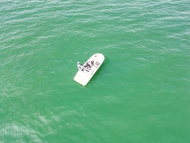 İngiltere 'nin Brighton ve Hove Coastal City' deki İngiliz Deniz ve Sahilin Güzel Turistik Manzarası. İngiliz Turist Çekiminin Yüksek Açılı Görüntüsü 9 Mayıs 2024 'te çekildi